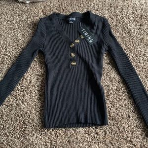 Size medium timing sweater with 3 buttons